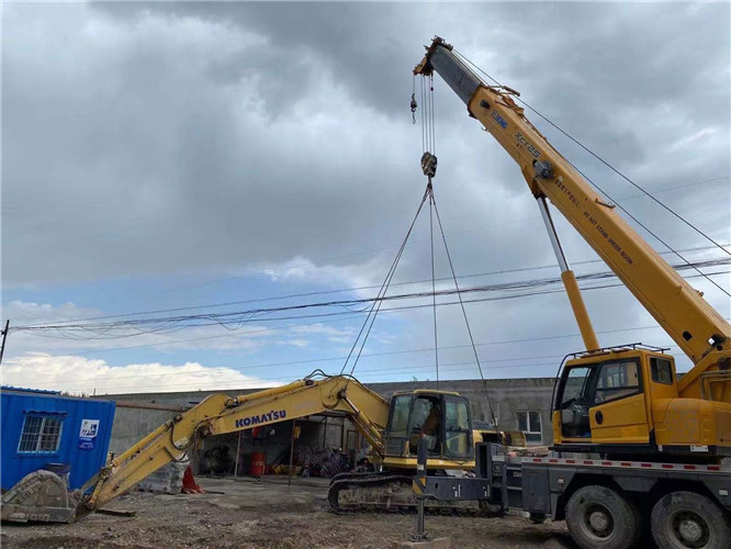 北川25吨吊车的工作半径是多少？